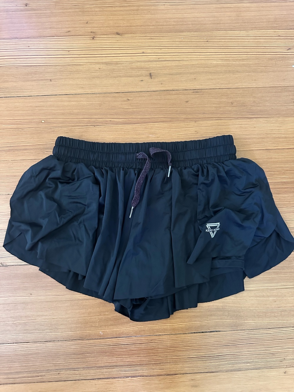 Black Flowy Keiki Kona Shorts size Medium!